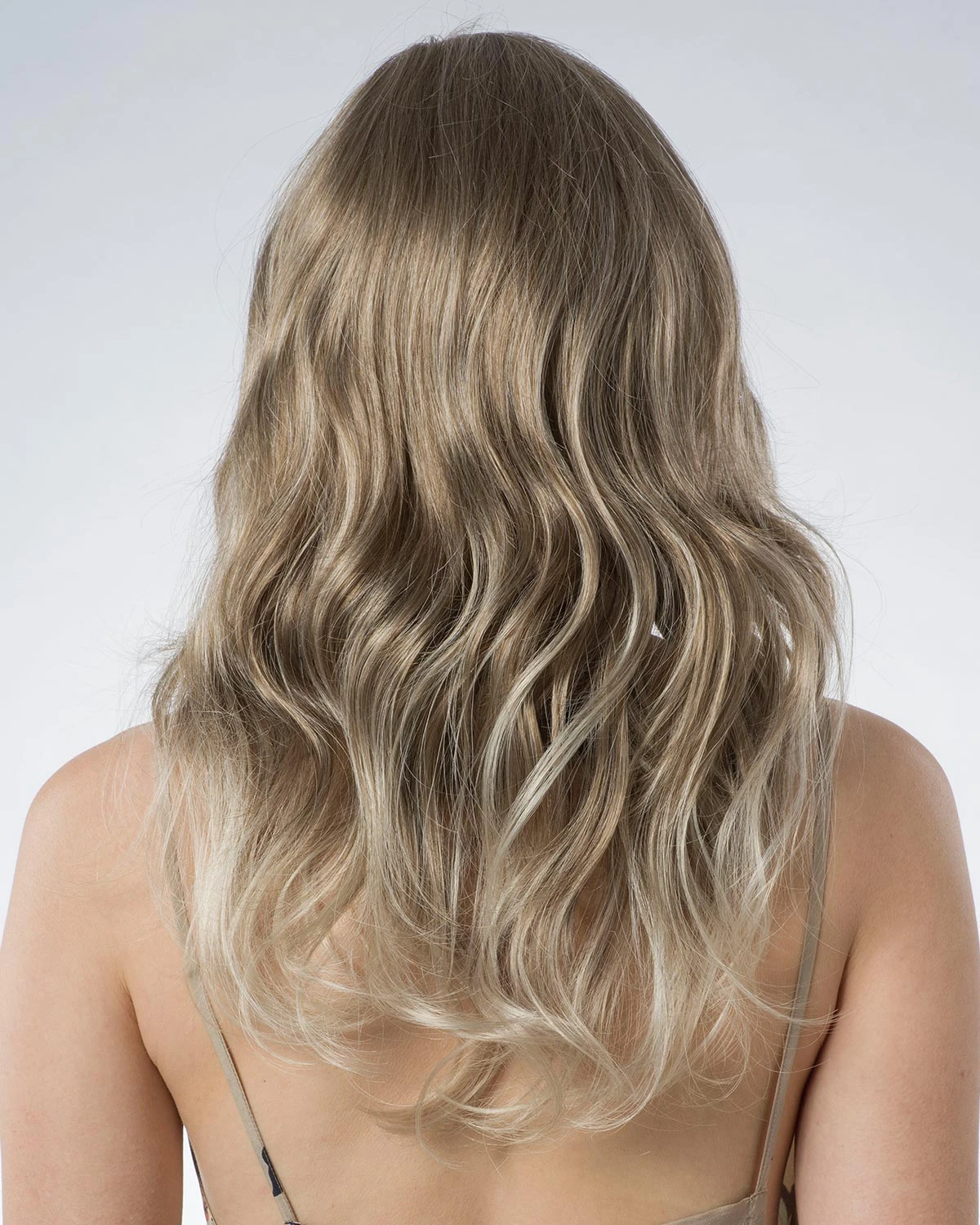 Sloane (Rooted) | Lace Front & Monofilament Crown Synthetic Wig By Tony Of Beverly 5 Sloane (Rooted) | Lace Front & Monofilament Crown Synthetic Wig By Tony Of Beverly - Image 3